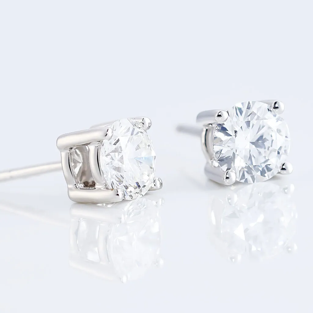 Histoire D'Or Boucles D'oreilles Puces 4 Griffes Or Blanc Diamant Synthetique 4 Histoire D'Or Boucles D'oreilles Puces 4 Griffes Or Blanc Diamant Synthetique – Image 2