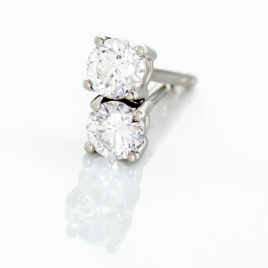 Histoire D'Or Boucles D'oreilles Puces Victoria Platine Blanc Diamant 5 Histoire D'Or Boucles D'oreilles Puces Victoria Platine Blanc Diamant – Image 3