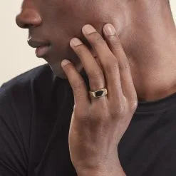 Histoire D'Or Chevalière Plaqué Or Jaune Maximino Oxydes De Zirconium Et Email Noir 12 Histoire D'Or Chevalière Plaqué Or Jaune Maximino Oxydes De Zirconium Et Email Noir -Boucles d'oreilles Bracelet Soldes FQHHJZW112 model0